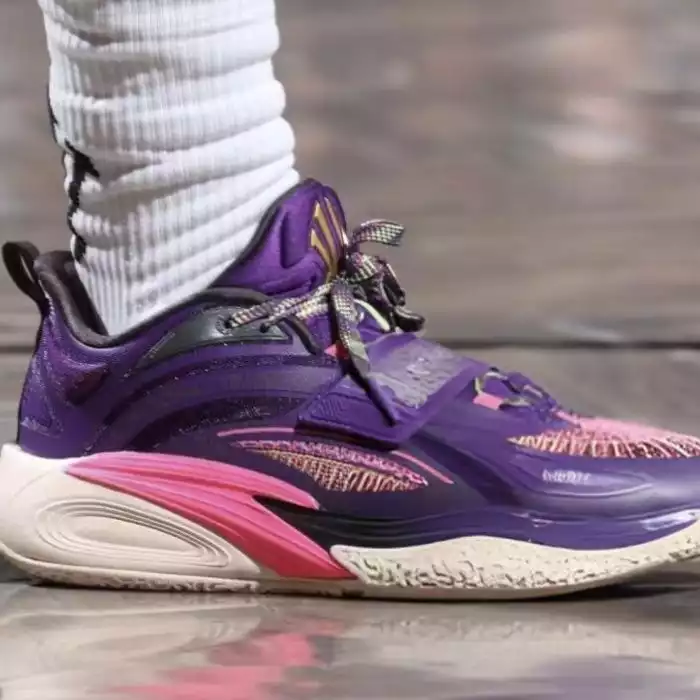 Kyrie Irving X Anta KAI 1 Basketball Shoes - Artist On Court