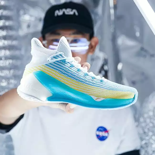 Anta Men s 2019 Klay Thompson KT4 Playoffs Basketball Sneakers Sky Blue Yellow