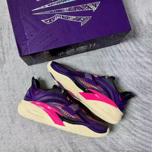 美品　ANTA Kai1　Artist On Court カイリー　US11 Anta Kai 1 “Artist On Court” On Foot Images · JustFreshKicks