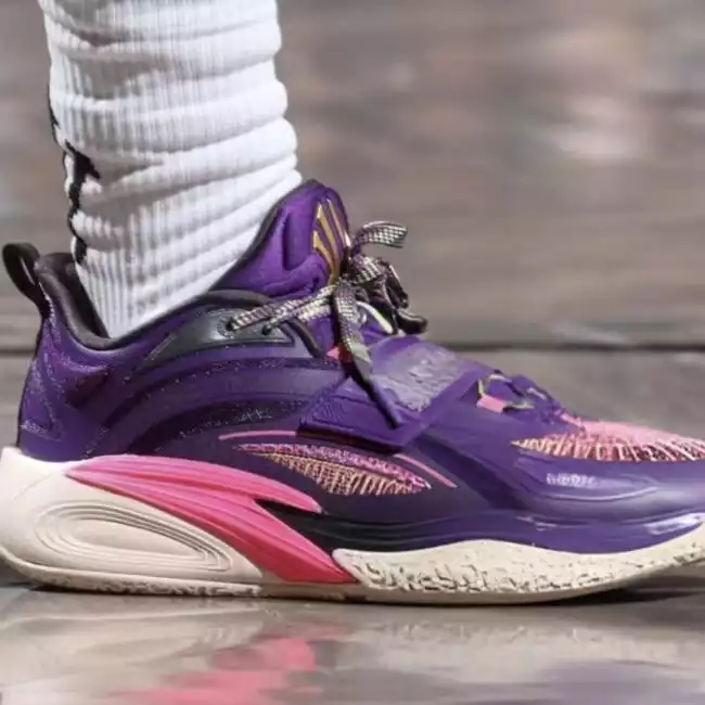 Kyrie Irving X Anta KAI 1 Basketball Shoes Artist On Court