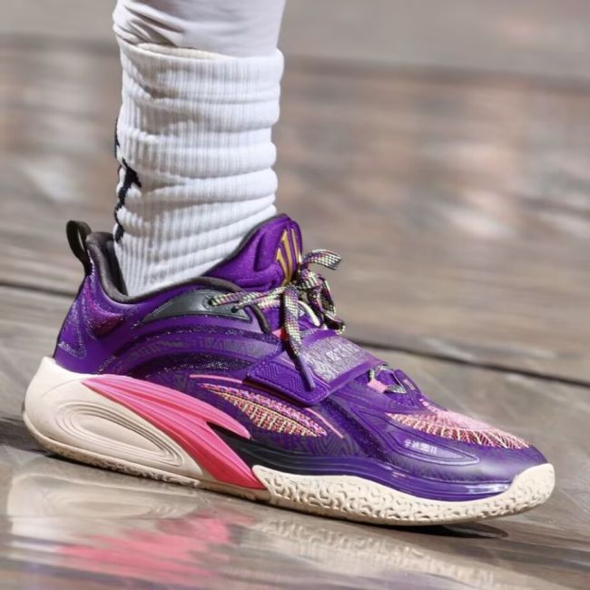Kyrie Irving X Anta KAI 1 Basketball Shoes - Artist On Court